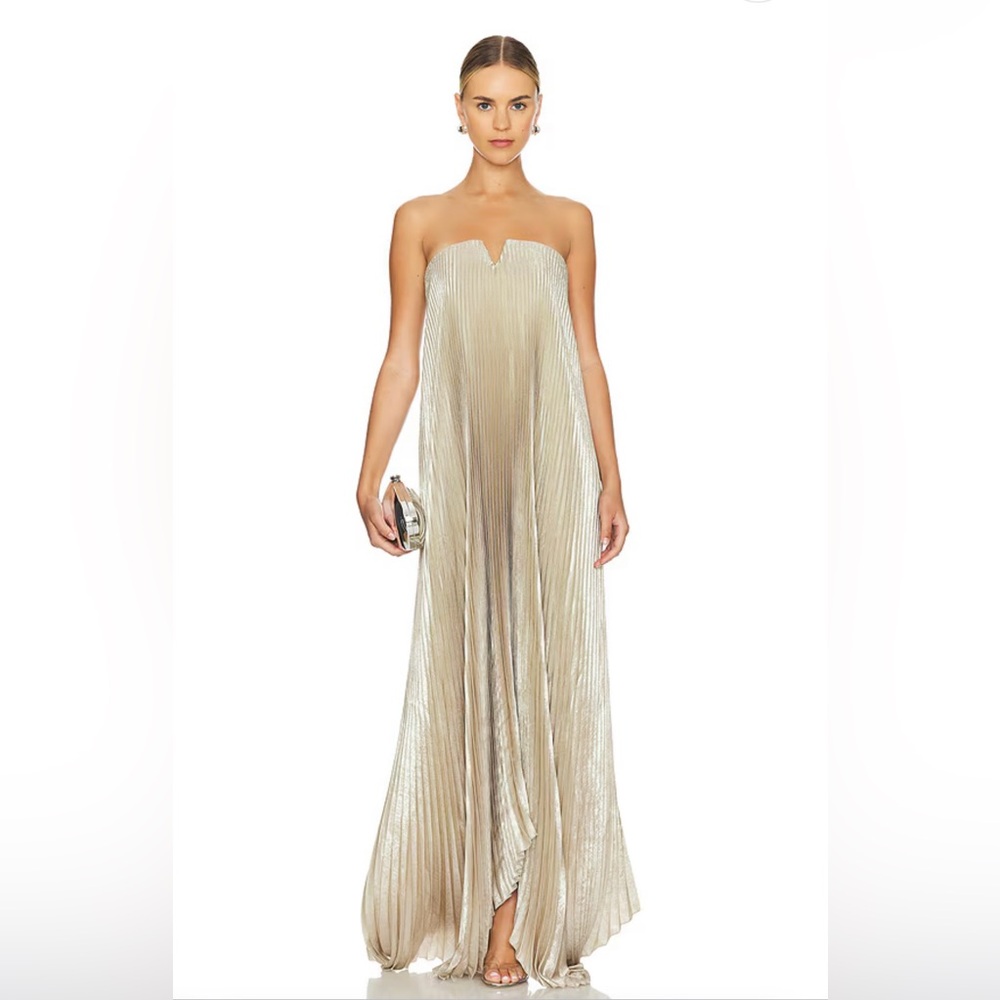 Black Tie Gown in Gold Shimmer
L'IDEE